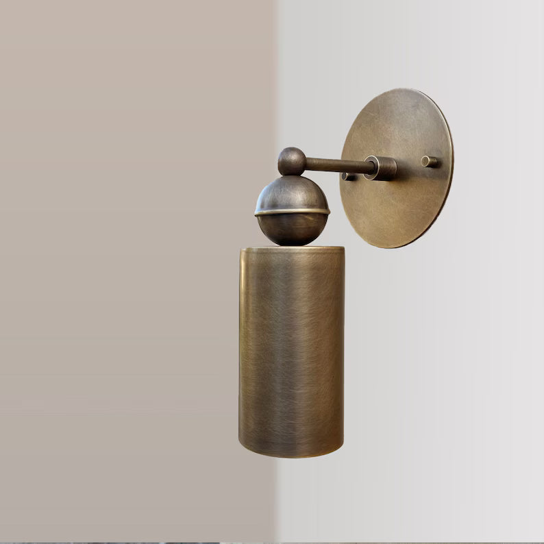 Compact Brass Wall Light – Minimalist Mid-Century Accent Sconce