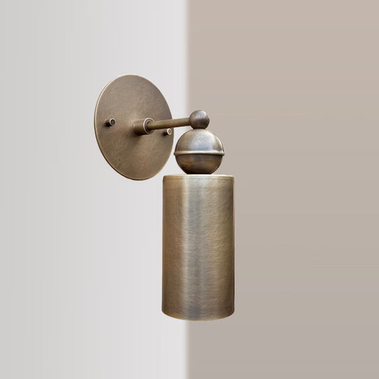 Compact Brass Wall Light – Minimalist Mid-Century Accent Sconce