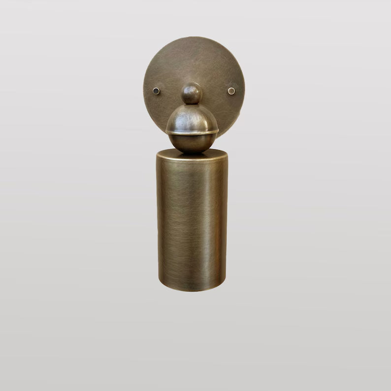 Compact Brass Wall Light – Minimalist Mid-Century Accent Sconce