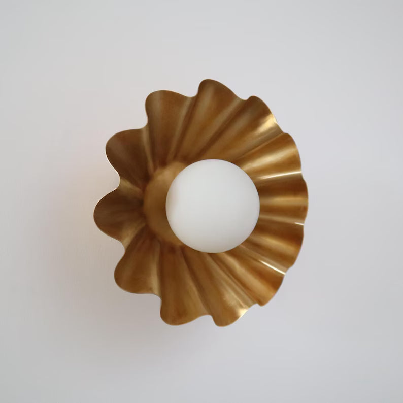 Elegant Handcrafted Brass Wall Lamp – Modern Minimalist Sconce
