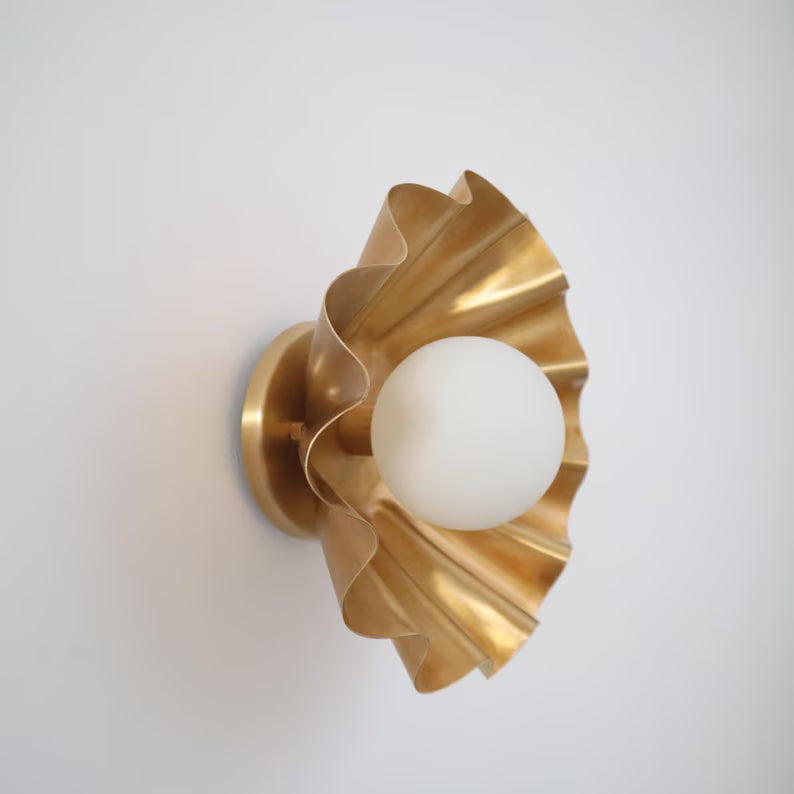 Elegant Handcrafted Brass Wall Lamp – Modern Minimalist Sconce