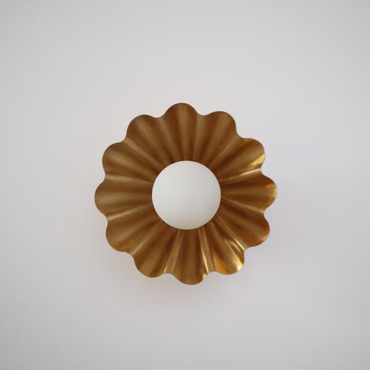 Elegant Handcrafted Brass Wall Lamp – Modern Minimalist Sconce