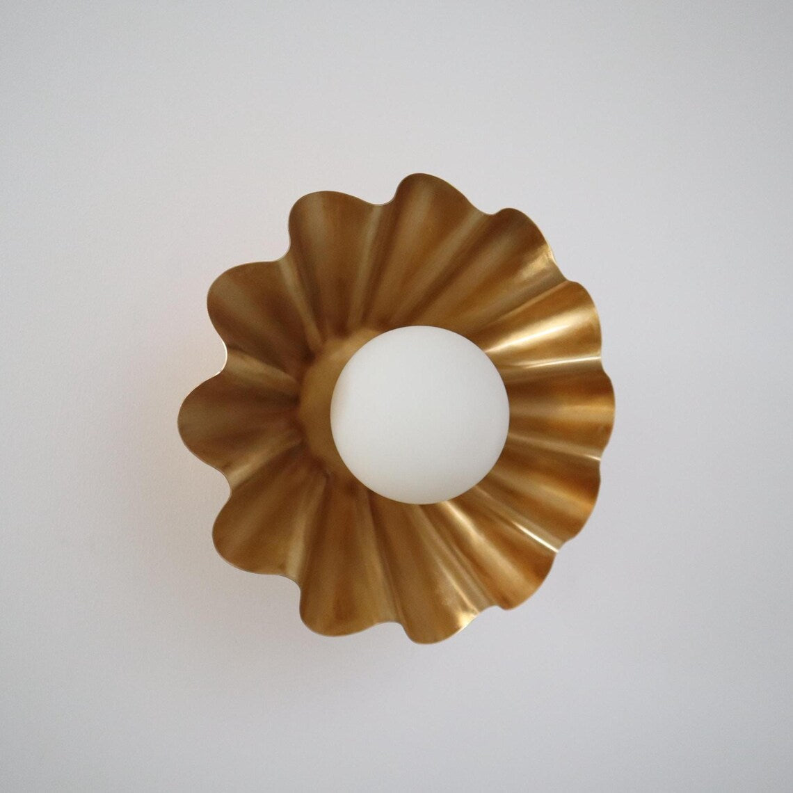 Elegant Handcrafted Brass Wall Lamp – Modern Minimalist Sconce