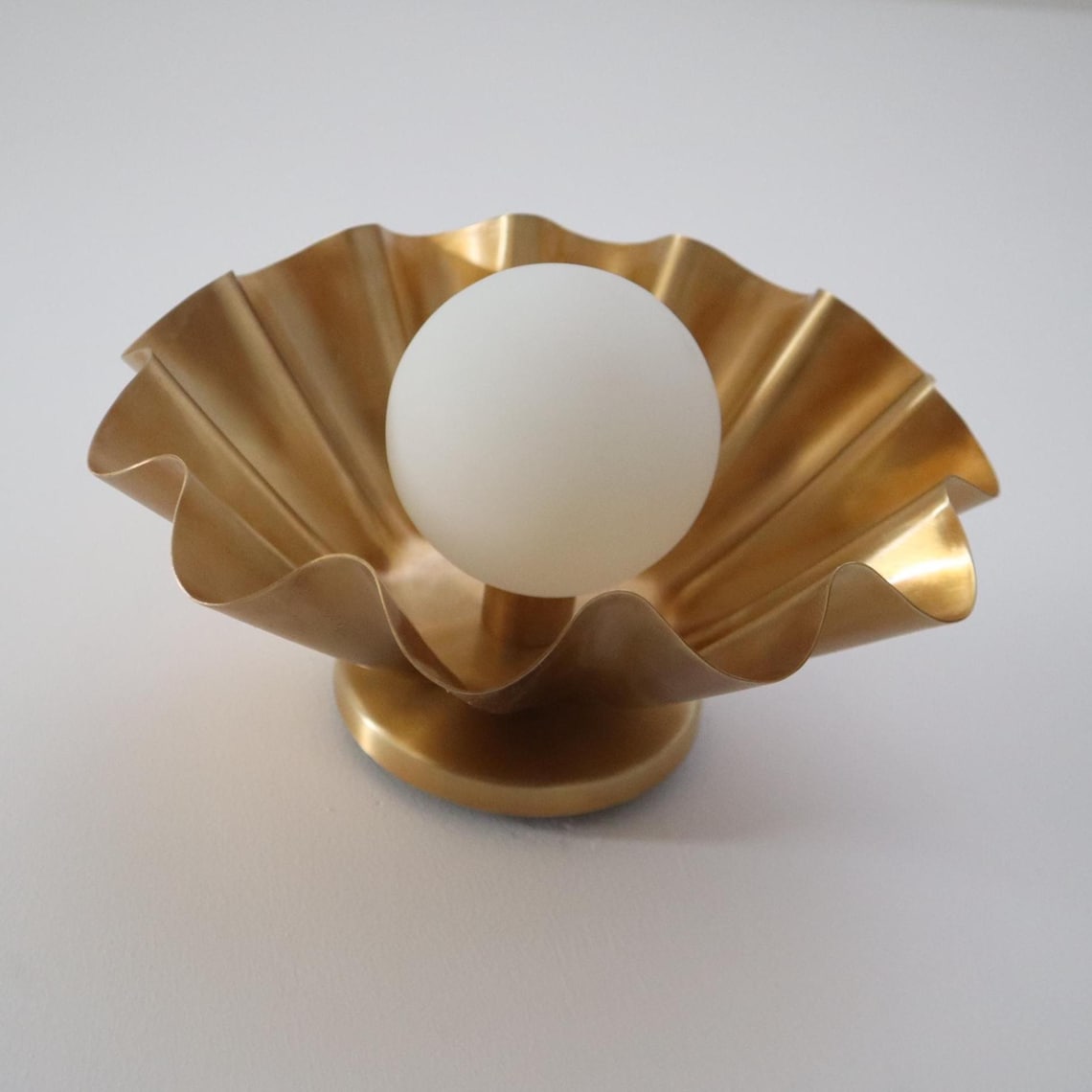 Elegant Handcrafted Brass Wall Lamp – Modern Minimalist Sconce